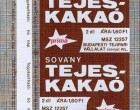 Amikor még azt sem tudtuk, hogy van ilyen betegség, hogy laktózérzékeny, amikor még literszámra ittuk a tejet vagy éppen a tejes kakaót. Amikor minden reggel iskolába, munkába indulás előtt a tejboltban indítottuk a napot. Mert reggeli nélkül Anyukám soha nem engedett el iskolába. Mert a reggeli a legfontosabb étkezés mondta. Mint, ahogy azt is, hogy reggelizz úgy, mint egy király, ebédelj úgy, mint egy polgár és vacsorázz úgy, mint egy koldus, mert egészséged így lészen. Csak sajnos megfordult a világunk vagy inkább felfordult. Rohanunk munkába nem eszünk, ott ebédidőben is csak olyan falatokat kapkodunk be, ami nem egészséges úgymond: gyors étel. Este meg kiesszük a hűtőt. A mozgás meg elmarad a rengeteg munka és egyéb otthoni teendők miatt. Meg az ízek sem ugyanazok, mint régen. Gyerekkorom kedvenc ízemlékei ma is a számban vannak. Ti szerettétek a tejes kakaót? Nyomj egy lájkot, ha igen!