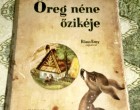 Nyomj egy lájkot, ha Neked is nagy kincs volt ez a könyv gyerekkorodban. Abban az időben amikor még olvasni sem tudtam, de már rongyosra lapozgattam és elölről - hátra, kívülről betéve tudtam melyik kép hol található. Anyukám annyit olvasta nekem, hogy vele együtt fújtam kívülről mire megtanultam olvasni. Gyönyörű képek voltak benne és volt, hogy drága mama olvasta és még ma is hallom lágy szeretettel teli hangját közben... Mindegy hány éves az ember sokszor átlapozom újra meg újra, ilyenkor kicsit újra gyereknek érzem magam :) Ti is szeretitek az Öreg néne őzikéjét?