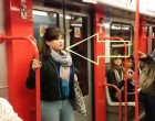 A metrón sok ember utazott, de nem gondolták, hogy ilyen különleges előadásban lesz részük!