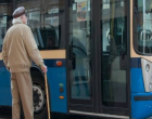 MA HAZAFELE UTAZTAM, AMIKOR EGY MEGTÖRT, SÍRDOGÁLÓ BÁCSI ÜLT MELLÉM A BUSZON. MEGKÉRDEZTEM TŐLE, HOGY MI A BAJ - VÁLASZA EGY ÉLETRE SZÓLÓ LECKE VOLT, PEDIG CSAK EZ A 2 MONDAT VOLT...