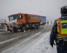 Kiadták a figyelmeztetést: szombattól jön a tél az utakon