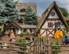 Fantasztikus! 2019. április 6-án nyílik a magyarországi Disneyland! Emberarcú 3D-s beszélő fa, Flintstones vízibicikli és épített mesejelenetek közel 30 ezer négyzetméteren! Árak, nyitvatartás, megközelítés stb itt :