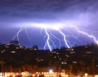 Egész országra adtak ki riasztást !Hatalmas égszakadás jön !2 cm-es jégdarabokra hívja fel a figyelmet a meteorológiai szolgálat, amihez 70 km/órás szél társul !