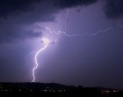 7 megyére adtak ki riasztást !Hatalmas égszakadás jön !Rengeteg esőre -1-2 cm jégre hívja fel a figyelmet a meteorológiai szolgálat, amihez 60 km/órás szél társul !