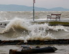 1 perce jött a hír !Menekülnek a turísták! DERMESZTŐ A HELYZET A BALATONNÁL!!! Vigyázzatok, több helyen toxikus lehet a tó vize!!! HARMADFOKÚ A KÉSZÜLTSÉG!!! >>>