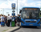 Tegnap felszállt a buszra egy fiú, aki csak két bot segítségével tudott járni. Megbámulták, de senki nem adta át a helyét. Hamar elszakadt nálam a cérna és így szóltam a busz hátsó ülő feléhez: