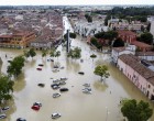 Itt a világvége! Pokoli Ítéletidő csapott le Budapestre: így menekültek az emberek a jégeső, az özönvíz és a szélvihar elől – videók