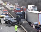 1PERCE ÉRKEZETT: Hatalmas baleset ! Rohantak a mentők: Közel 5 km-es a torlódás, SÁVZÁRÁS! A helyszínelés jelenleg is tart, a torlódás közel 5kilométeres!