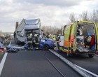 1 PERCE ÉRKEZETT:Hatalmas baleset ! Közel 5 km-es a torlódás, forgalmat megállították, sávzárás.A helyszínelés jelenleg is tart, a torlódás közel 5 kilométeres.