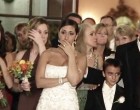 A vőlegény megcsókolta a másik nőt a menyasszony előtt. Pár perccel később a menyasszony sírva fakadt, de nem azért, amiért gondolod (videó)