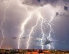 16 vármegyére adtak ki riasztást !Égszakadás jön !2 cm-es jégdarabokra hívja fel a figyelmet a meteorológiai szolgálat, amihez 70 km/órás szél társul !