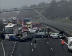 Óriási baleset az autópályán! Közel 8 km-es a torlódás.....,1 óra az átjutási idő.