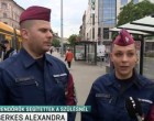 🥹 Villamosmegállóban szült az anyuka, a hős rendőrök a kisbabával egy új életet mentettek! 👶👮‍♀️💪