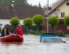 1 perce érkezett ! Mentik az embereket Budapesten az árvíz elől