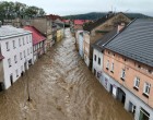 Lengyelország is elesett!RENDKÍVÜLI!⚠️Helikopterrel mentik az embereket Lengyelországban, alsó-sziléziában már elérte a házakat a víz-VIDEÓ